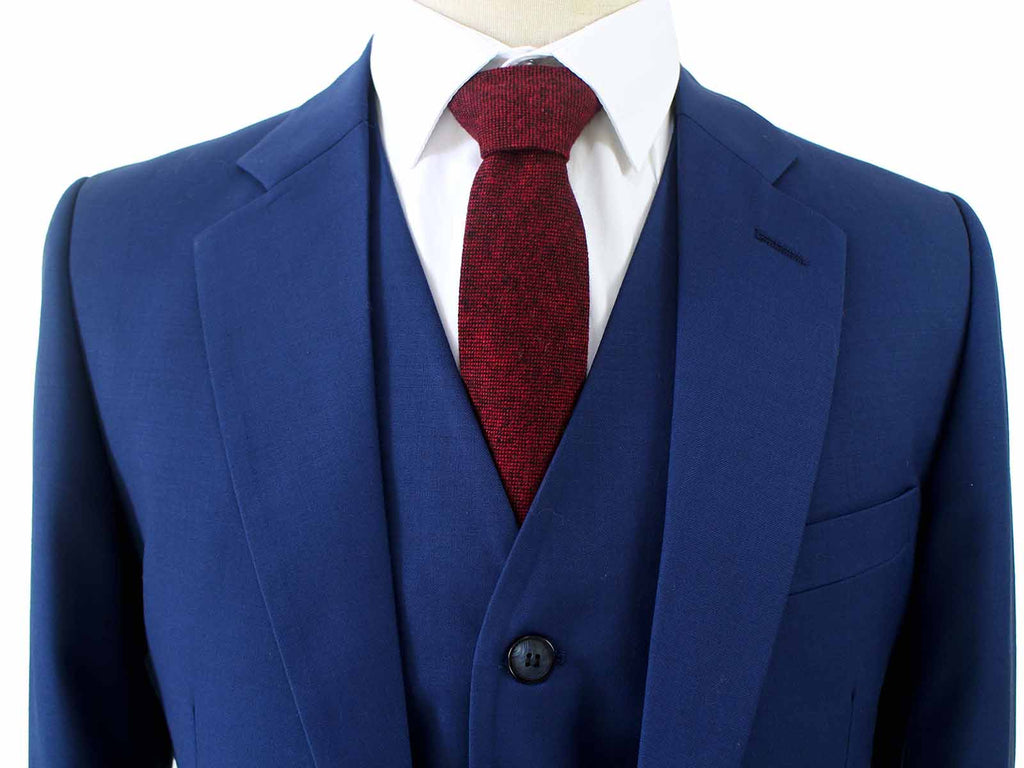 Navy Blue Suit Combinations: How to Match with Shirts and Ties - Hockerty